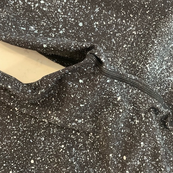 HIGH rise lulu size 6 with mesh tight - Picture 13 of 14